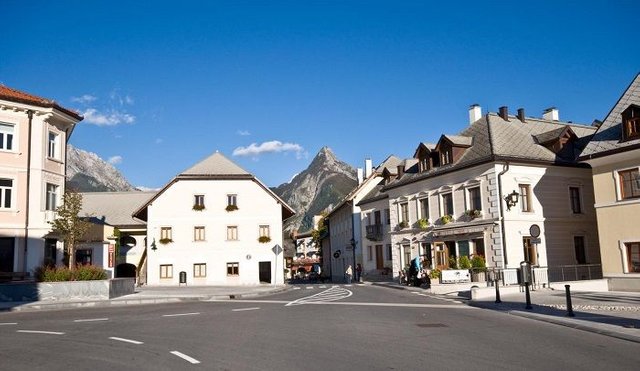 Town_of_Bovec_Soca_Valley.jpg