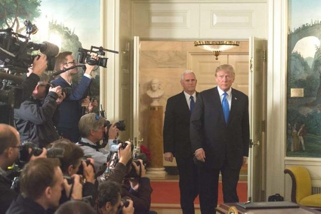 President-Donald-Trump-and-VP-Mike-Pence-deliver-a-statement-on-Jerusalem-696x464.jpg