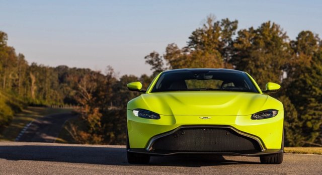 2019 Aston Martin Vantage5.jpg