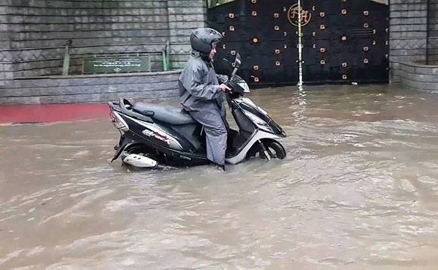 chennai-rain-waterlogging-ndtv_650x400_81509687414.jpg