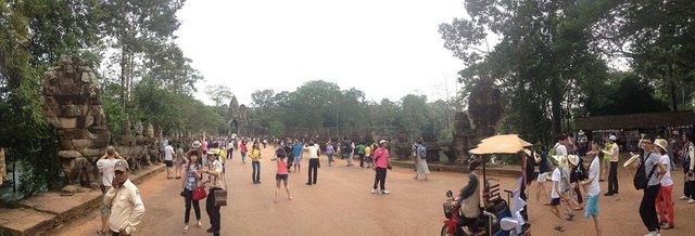 Entrance to Angkor Wat.JPG