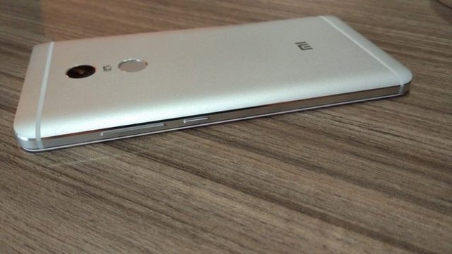 8Xiaomi-Redmi-Note-4-hands-on-picture.jpg