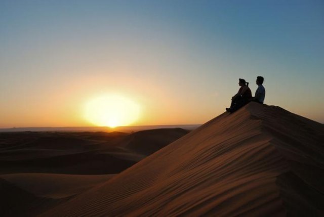 COUCHER-DU-SOLEIL-AUX-DUNES-DE-MERZOUGA.jpg