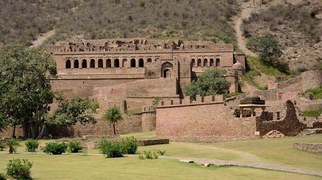 bhangarh fort.jpg