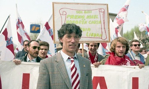 Umberto_Bossi,_Pontida,_1990.jpg