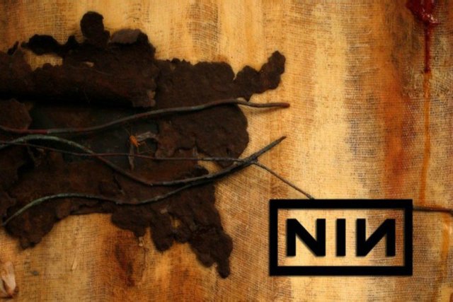 nineinchnails-thedownwardspiral-Crazyminds.es_-1050x700.jpg