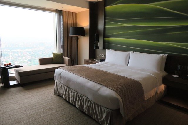 Marco-Polo-Ortigas-Manila-Superior-Room-.jpg