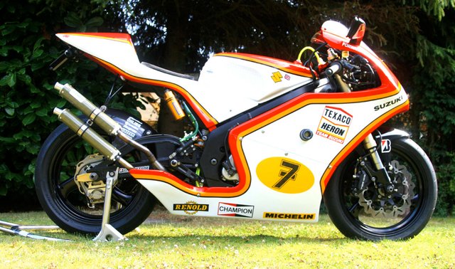 Suzuki RGV 250 sheene 01 (2).jpg