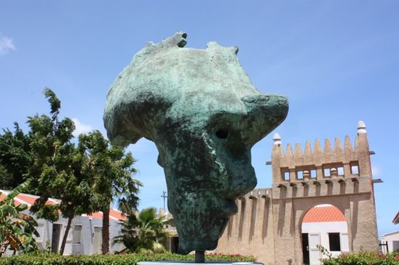 Mirador - Dutch Antilles - Curacao - Kura Hulanda Museum - Africa sculpture.jpg