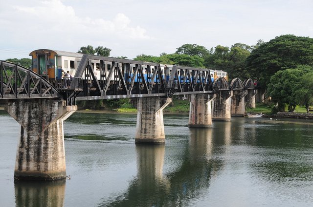 Bridge_Over_the_...River_Kwai,_Kanchanaburi,_Thailand.jpg