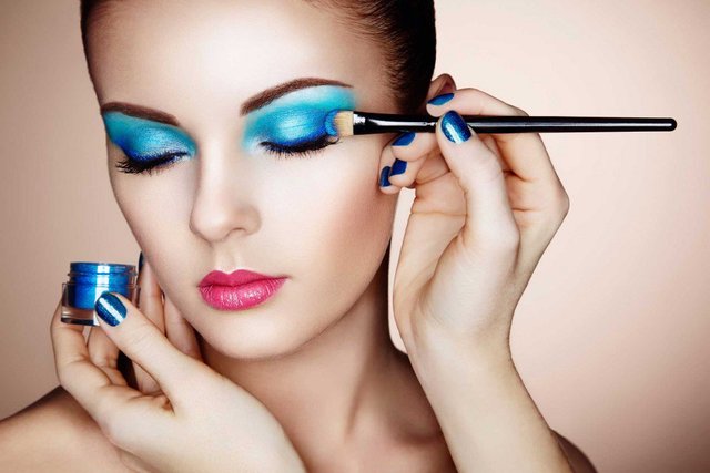 Makeup-Artist-Career-Salary-Education-Job-Description-Skills-e1453353437140.jpg