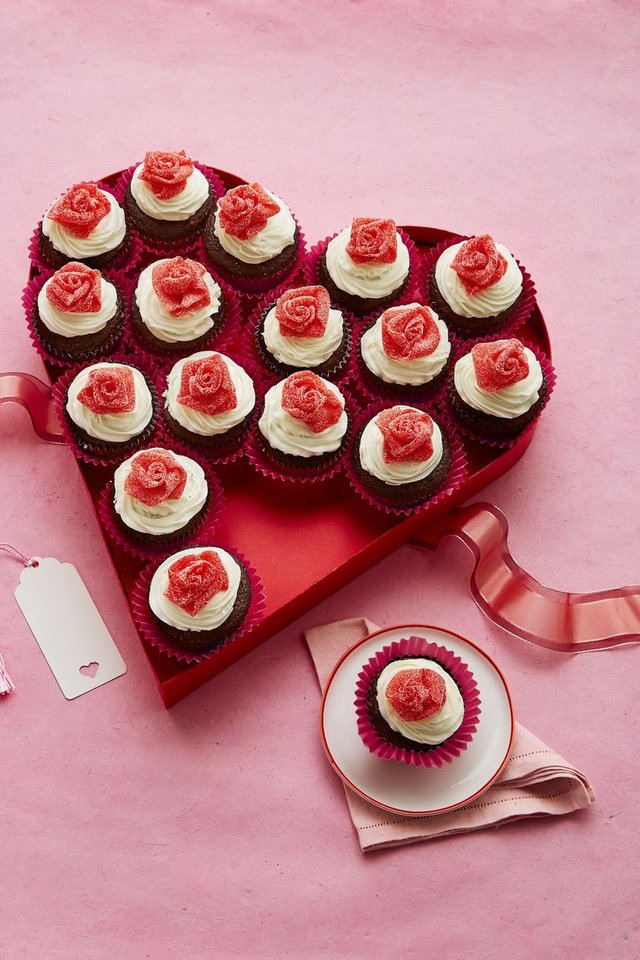 1515622241-mini-rosebud-cupcakes-wdy-0218.jpg