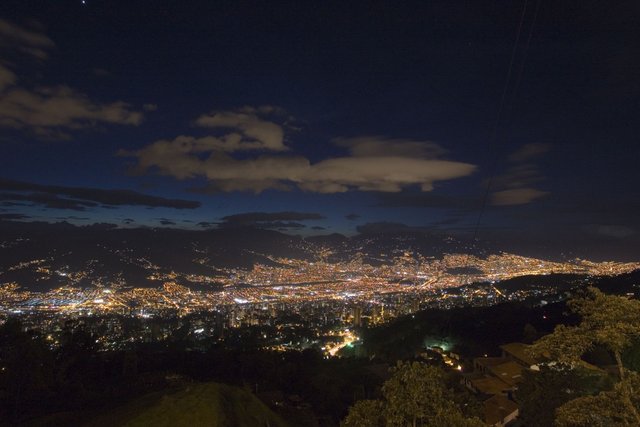 MEDELLIN-Panoramicas-noche-SEC-CULTURA-MED-2007-2.jpg