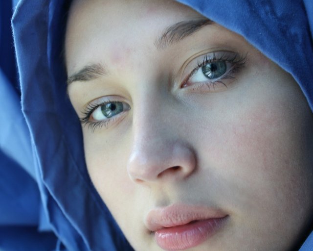 blued-eye-muslim-women-with-hijab.jpg