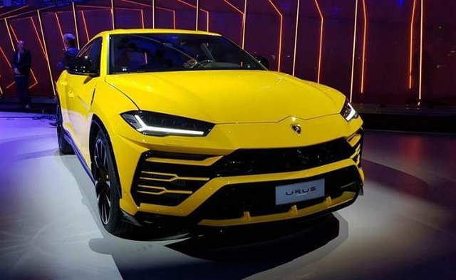 lamborghini-urus-front-view.jpg