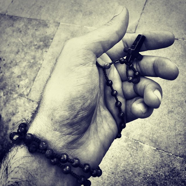 rosary-716250_1280.jpg