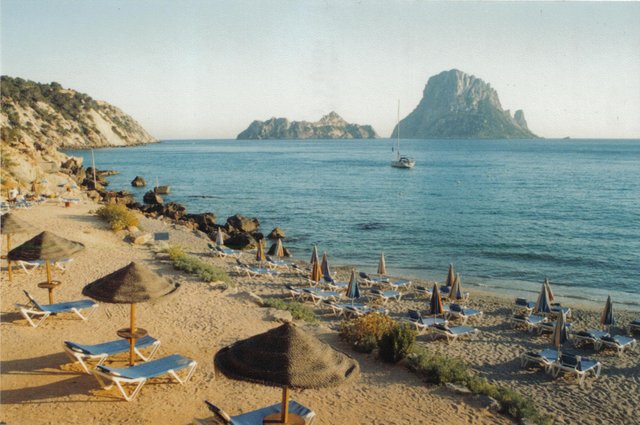 Ibiza_rock_volcano_(747230830).jpg