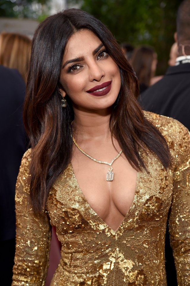 Priyanka-Chopra-Makeup-Hair-Golden-Globes-2017 (1).jpg