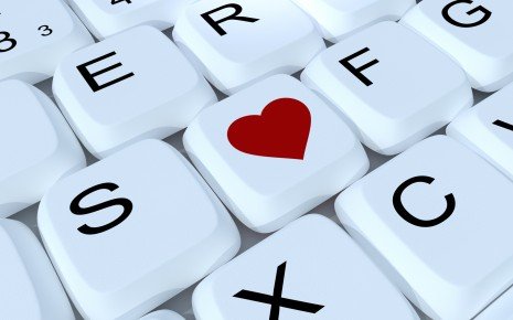 Keyboard-computer-love-heart-wallpaper-465x290.jpg