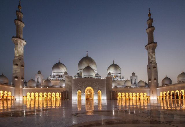 grand-mosque-frontal-after-sunset-2.jpg