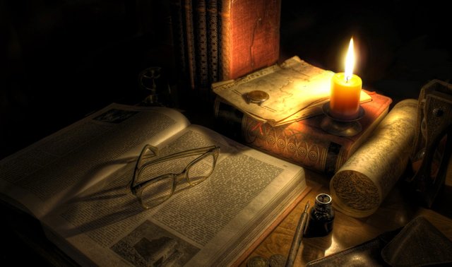 old-books-candle-7652605-e1358035452434.jpg