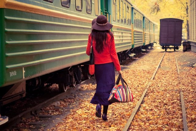 20151123170739-woman-leaving-train-stylish-nature-go-away-fashionable-goodbye-travel-transportation.jpg