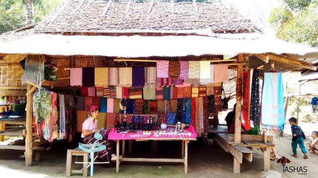 Long Neck Women Village from Karen Tribe.jpg