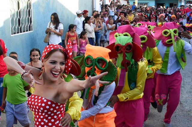 1a-izada-de-bandera-vision-de-carnaval_-cristian-2.jpg