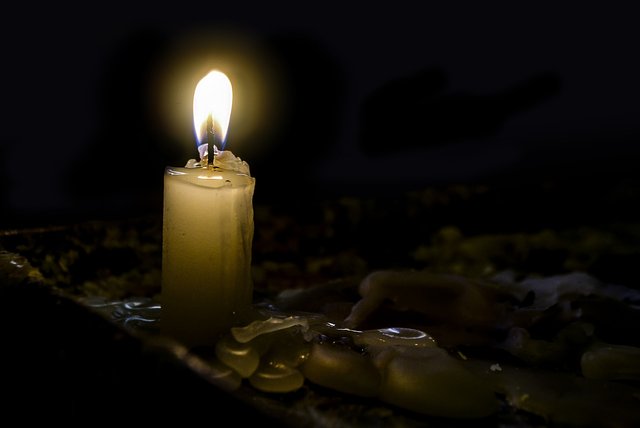 light-of-a-candle-3201459_1920.jpg