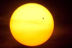 800px-Transit_of_Venus_in_Front_of_the_Sun.jpg