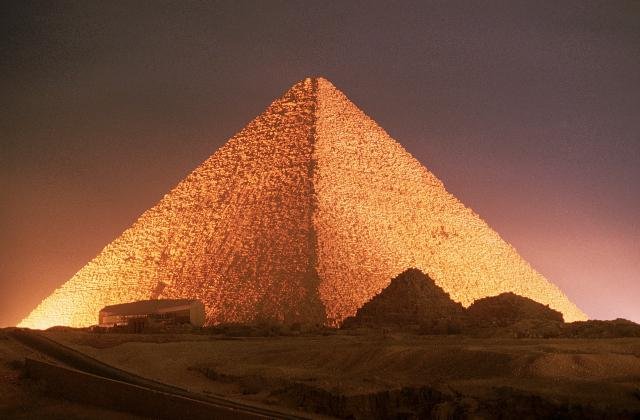 piramide de guiza.jpg