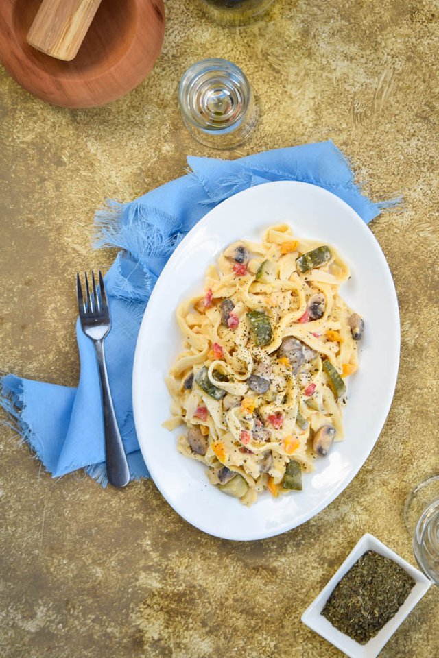 Fettuccine-Alfredo-Primavera-Pasta.jpg