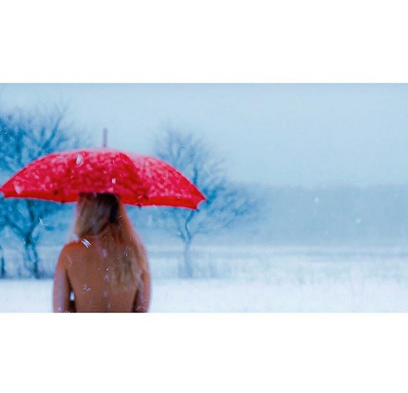 nude girl in winter with red umbrella-ludgy wu.png