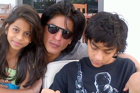 Shah-Rukh-Khan-With-Aryan-And-Suhana-Sons.jpg