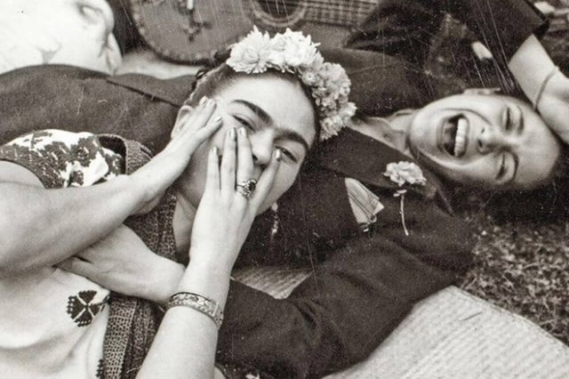 frida-kahlo-chavela-vargas-10-x-15-1000x666.jpg