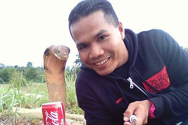 180316-snake-whisperer-dies-cobra-bite-feature.jpg