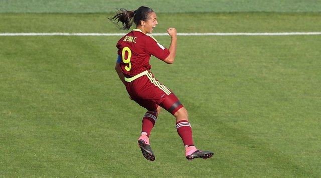 deyna-castellanos-fifa-award-venezuela.jpg