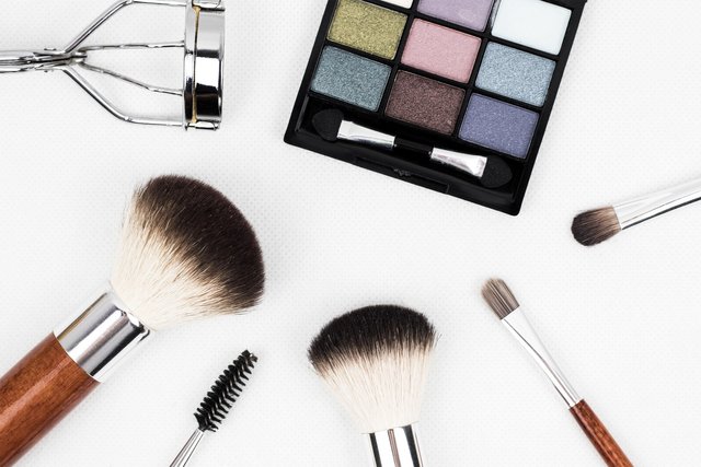 makeup-brush-1761648_1920.jpg