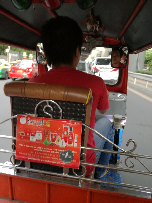 tuktuk1.jpg