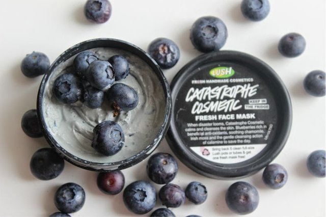 Lush-Catastrophe-Cosmetic-Fresh-Face-Mask-Review-2.jpg