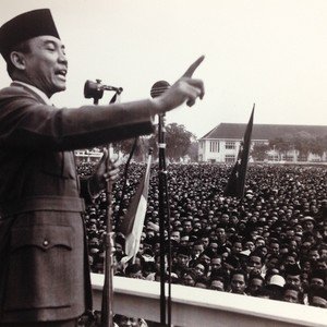 foto-soekarno-nyaris-terbakar-karena-keasyikan-pidato-sendirian.jpg