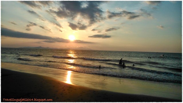 Pantai Alue Naga.jpg