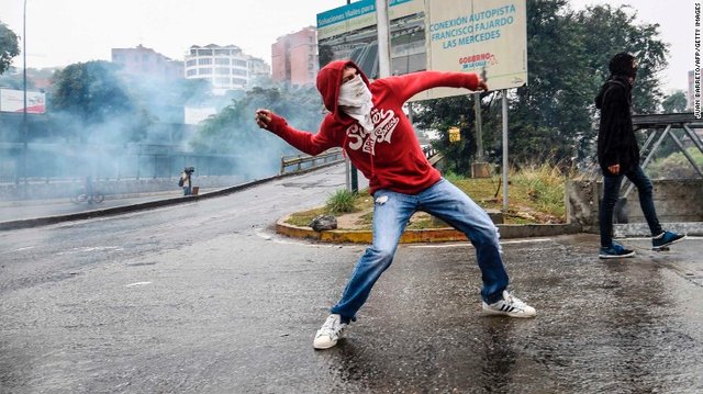 170419123008-02-venezuela-opposition-protest-0413-exlarge-169.jpg