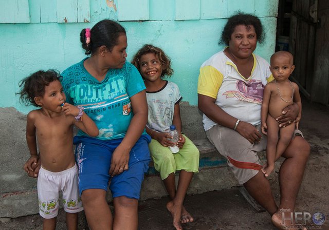 Arborek_Family_Papua.jpg