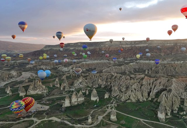 5 - Balloons panorama 2.jpg