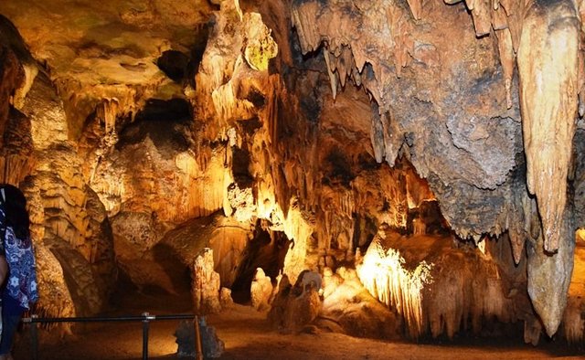 luray cave entrance 1.jpg