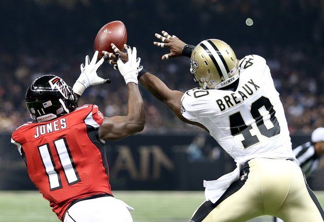 saints-vs-falcons-breaux-stops-jones-atlanta-falcons-at-new-or-51a0f489f95f1c7b.jpg