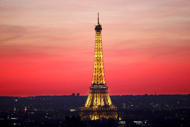 La-tour-Eiffel-bientot-protegee-par-un-mur-de-verre.jpg