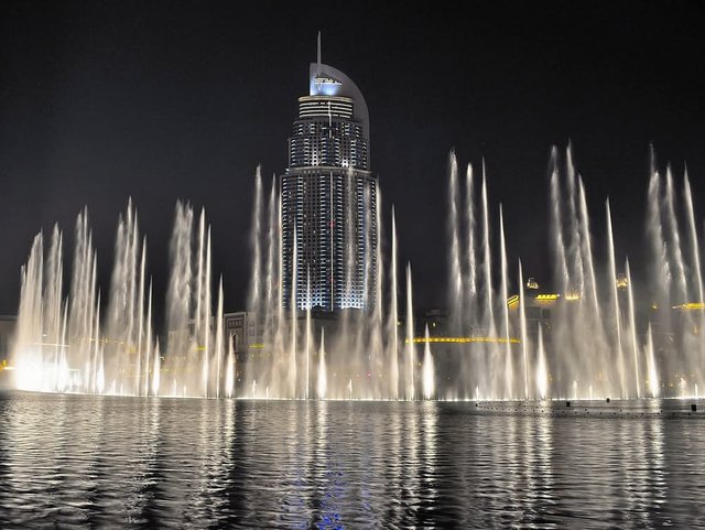 Beautiful-Dubai-Fountain-In-Dubai.jpg