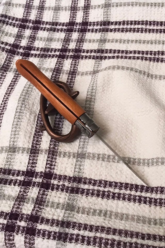 Opinel No 8 Open Not Locked.jpg